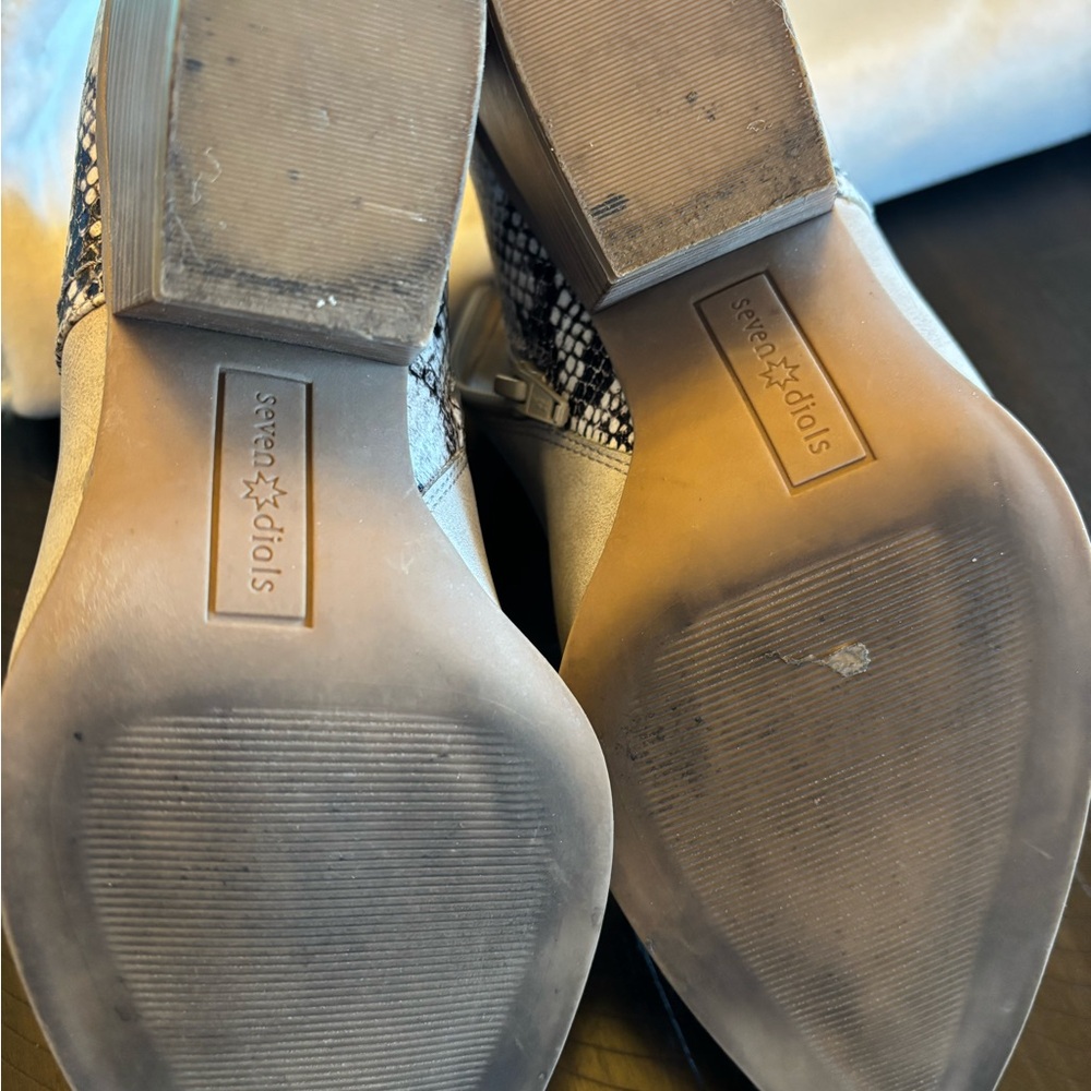 Women's Tan Ankle Boots - Picture 4 of 7